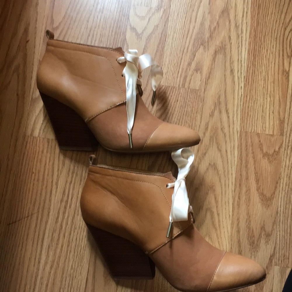 Pilcro and the Letterpress Gwen booties